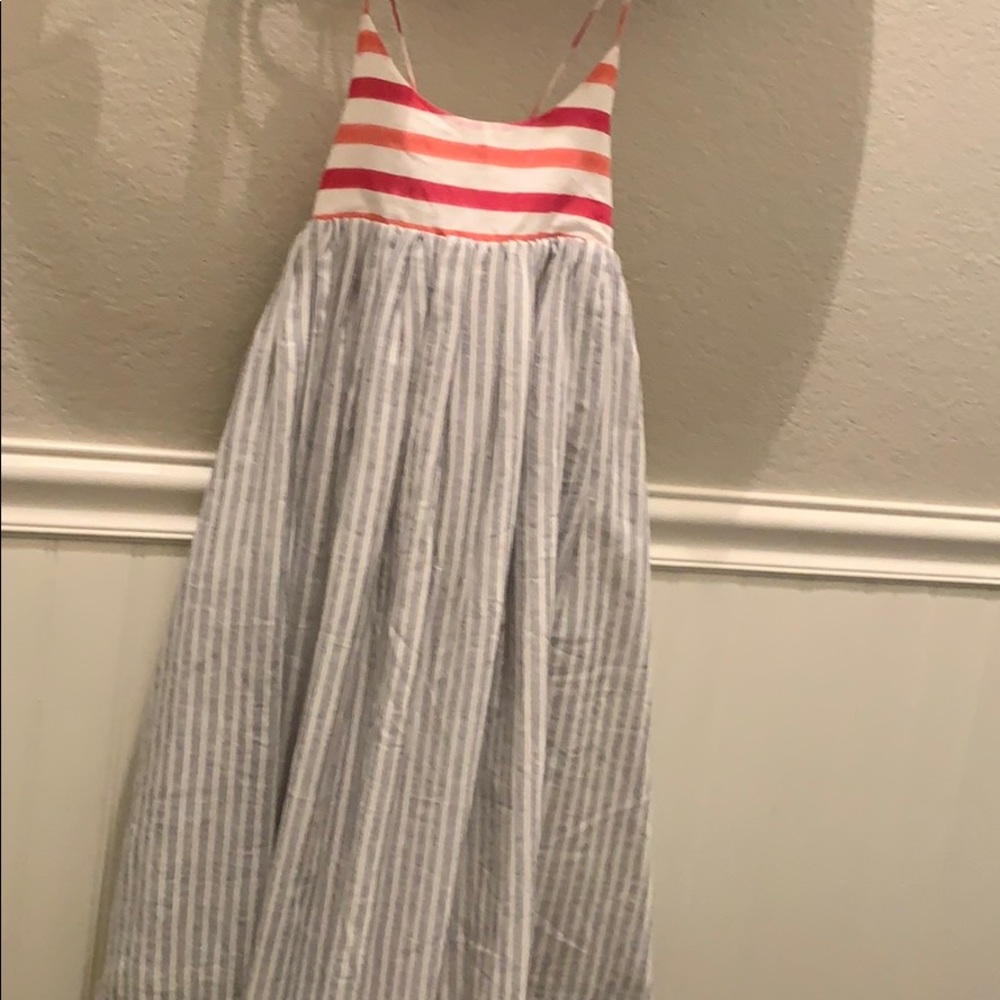 Gorgeous sundress spaghetti straps, full skirt.